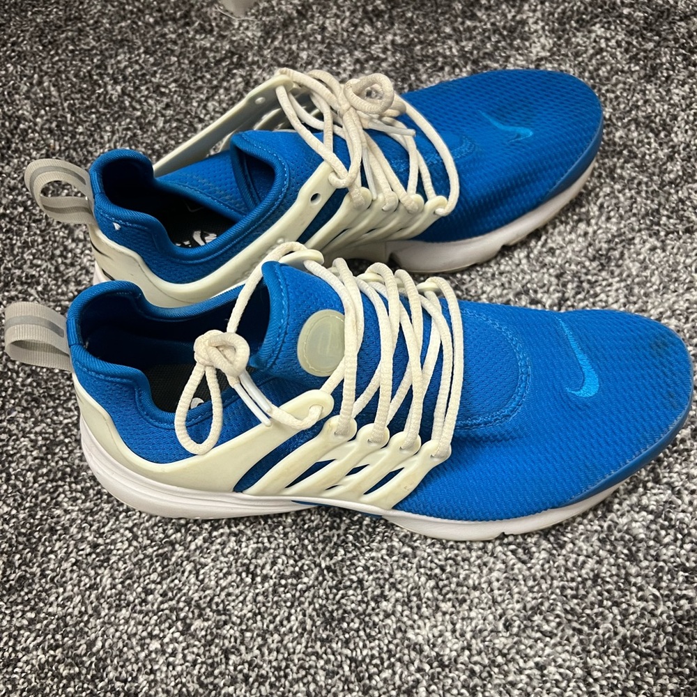 Size 7 Nike sneakers gently used